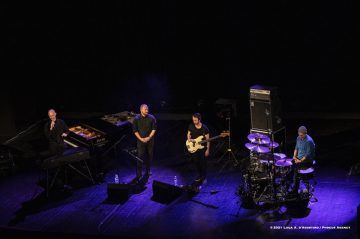 Cormons, 24-10-2021 - JAZZ&WINE OF PEACE 2021 - Circolo Culturale  Controtempo  - Teatro comunale di Cormons - NIK BÄRTSCH’S RONIN - Nik Bärtsch: piano, Fender Rhodes;
Sha: alto saxophone, bass clarinet;
Jeremias Keller: electric bass;
Kaspar Rast: drums - Foto © 2021 Luca d’Agostino / Phocus Agency