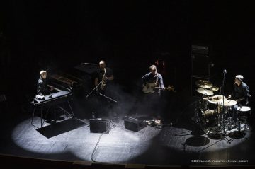 Cormons, 24-10-2021 - JAZZ&WINE OF PEACE 2021 - Circolo Culturale  Controtempo  - Teatro comunale di Cormons - NIK BÄRTSCH’S RONIN - Nik Bärtsch: piano, Fender Rhodes;
Sha: alto saxophone, bass clarinet;
Jeremias Keller: electric bass;
Kaspar Rast: drums - Foto © 2021 Luca d’Agostino / Phocus Agency