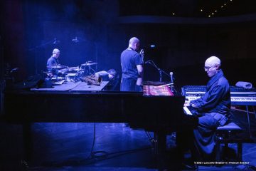 Cormons, 24-10-2021 - JAZZ&WINE OF PEACE 2021 - Circolo Culturale  Controtempo  - Teatro comunale di Cormons - NIK BÄRTSCH’S RONIN - Nik Bärtsch: piano, Fender Rhodes;
Sha: alto saxophone, bass clarinet;
Jeremias Keller: electric bass;
Kaspar Rast: drums - Foto © 2021 Luciano Rossetti / Phocus Agency