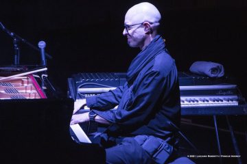 Cormons, 24-10-2021 - JAZZ&WINE OF PEACE 2021 - Circolo Culturale  Controtempo  - Teatro comunale di Cormons - NIK BÄRTSCH’S RONIN - Nik Bärtsch: piano, Fender Rhodes;
Sha: alto saxophone, bass clarinet;
Jeremias Keller: electric bass;
Kaspar Rast: drums - Foto © 2021 Luciano Rossetti / Phocus Agency