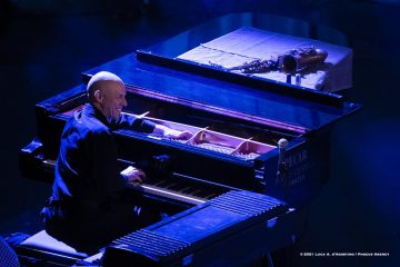 Cormons, 24-10-2021 - JAZZ&WINE OF PEACE 2021 - Circolo Culturale  Controtempo  - Teatro comunale di Cormons - NIK BÄRTSCH’S RONIN - Nik Bärtsch: piano, Fender Rhodes;
Sha: alto saxophone, bass clarinet;
Jeremias Keller: electric bass;
Kaspar Rast: drums - Foto © 2021 Luca d’Agostino / Phocus Agency