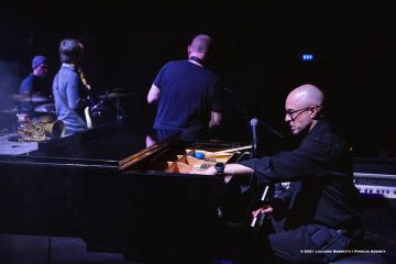 Cormons, 24-10-2021 - JAZZ&WINE OF PEACE 2021 - Circolo Culturale  Controtempo  - Teatro comunale di Cormons - NIK BÄRTSCH’S RONIN - Nik Bärtsch: piano, Fender Rhodes;
Sha: alto saxophone, bass clarinet;
Jeremias Keller: electric bass;
Kaspar Rast: drums - Foto © 2021 Luciano Rossetti / Phocus Agency