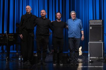Cormons, 24-10-2021 - JAZZ&WINE OF PEACE 2021 - Circolo Culturale  Controtempo  - Teatro comunale di Cormons - NIK BÄRTSCH’S RONIN - Nik Bärtsch: piano, Fender Rhodes;
Sha: alto saxophone, bass clarinet;
Jeremias Keller: electric bass;
Kaspar Rast: drums - Foto © 2021 Luca d’Agostino / Phocus Agency