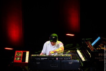 Nubya Garcia: sax - Lyle Barton: piano, keyboards - Max Luthert: double bass - Sam Jones: drums