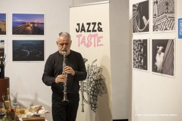 Cormons, 24-10-2021 - JAZZ&WINE OF PEACE 2021 - Circolo Culturale  Controtempo  - Jazz&Taste - Enoteca di Cormons - I colori del JAzz: verde - ORESTE SABADIN- Oreste Sabadin: clarine, live painting - Foto © 2021 Luca Valenta / Phocus Agency