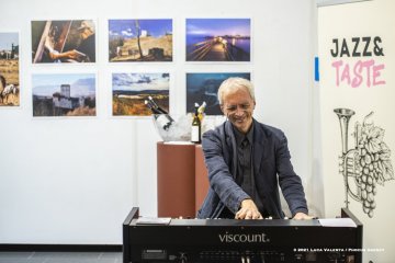 Cormons, 23-10-2021 - JAZZ&WINE OF PEACE 2021 - Circolo Culturale  Controtempo - Enoteca di Cormons - JAzz&Taste - I colori del jazz: blu - Renato Chicco - Renato Chicco:Hammond Organ - Foto © 2021 Luca Valenta / Phocus Agency