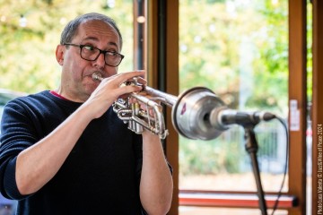 Maurizio Piancastelli trumpet, flugelhorn - Rogerio Tavares guitar, vocals and compositions - Maurizio De Gasperi  keys