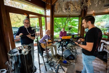 Maurizio Piancastelli trumpet, flugelhorn - Rogerio Tavares guitar, vocals and compositions - Maurizio De Gasperi  keys