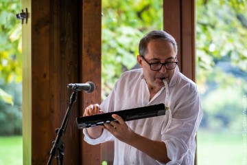 Maurizio Piancastelli trumpet, flugelhorn - Rogerio Tavares guitar, vocals and compositions - Maurizio De Gasperi  keys