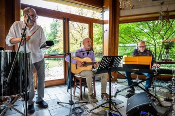 Maurizio Piancastelli trumpet, flugelhorn - Rogerio Tavares guitar, vocals and compositions - Maurizio De Gasperi  keys