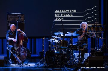 Cormons, 25-10-2021 - JAZZ&WINE OF PEACE 2021 - Circolo Culturale  Controtempo  - Teatro Comunale di Cormons - RYMDEN – BUGGE WESSELTOFT, DAN BERGLUND, MAGNUS ÖSTRÖM - Bugge Wesseltoft: piano, keyboards;
Dan Berglund: bass;
Magnus Öström: drums - Foto © 2021 Luca d’Agostino / Phocus Agency