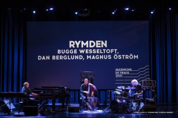 Cormons, 25-10-2021 - JAZZ&WINE OF PEACE 2021 - Circolo Culturale  Controtempo  - Teatro Comunale di Cormons - RYMDEN – BUGGE WESSELTOFT, DAN BERGLUND, MAGNUS ÖSTRÖM - Bugge Wesseltoft: piano, keyboards;
Dan Berglund: bass;
Magnus Öström: drums - Foto © 2021 Luca d’Agostino / Phocus Agency