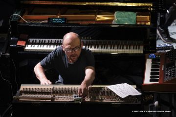 Cormons, 25-10-2021 - JAZZ&WINE OF PEACE 2021 - Circolo Culturale  Controtempo  - Teatro Comunale di Cormons - RYMDEN – BUGGE WESSELTOFT, DAN BERGLUND, MAGNUS ÖSTRÖM - Bugge Wesseltoft: piano, keyboards;
Dan Berglund: bass;
Magnus Öström: drums - Foto © 2021 Luca d’Agostino / Phocus Agency