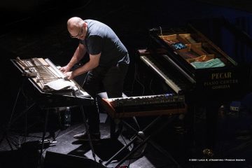 Cormons, 25-10-2021 - JAZZ&WINE OF PEACE 2021 - Circolo Culturale  Controtempo  - Teatro Comunale di Cormons - RYMDEN – BUGGE WESSELTOFT, DAN BERGLUND, MAGNUS ÖSTRÖM - Bugge Wesseltoft: piano, keyboards;
Dan Berglund: bass;
Magnus Öström: drums - Foto © 2021 Luca d’Agostino / Phocus Agency