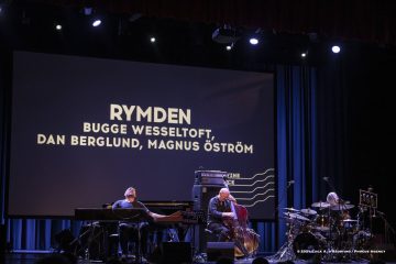 Cormons, 25-10-2021 - JAZZ&WINE OF PEACE 2021 - Circolo Culturale  Controtempo  - Teatro Comunale di Cormons - RYMDEN – BUGGE WESSELTOFT, DAN BERGLUND, MAGNUS ÖSTRÖM - Bugge Wesseltoft: piano, keyboards;
Dan Berglund: bass;
Magnus Öström: drums - Foto © 2021 Luca d’Agostino / Phocus Agency