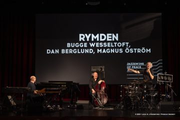 Cormons, 25-10-2021 - JAZZ&WINE OF PEACE 2021 - Circolo Culturale  Controtempo  - Teatro Comunale di Cormons - RYMDEN – BUGGE WESSELTOFT, DAN BERGLUND, MAGNUS ÖSTRÖM - Bugge Wesseltoft: piano, keyboards;
Dan Berglund: bass;
Magnus Öström: drums - Foto © 2021 Luca d’Agostino / Phocus Agency