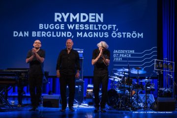 Cormons, 25-10-2021 - JAZZ&WINE OF PEACE 2021 - Circolo Culturale  Controtempo  - Teatro Comunale di Cormons - RYMDEN – BUGGE WESSELTOFT, DAN BERGLUND, MAGNUS ÖSTRÖM - Bugge Wesseltoft: piano, keyboards;
Dan Berglund: bass;
Magnus Öström: drums - Foto © 2021 Luca d’Agostino / Phocus Agency