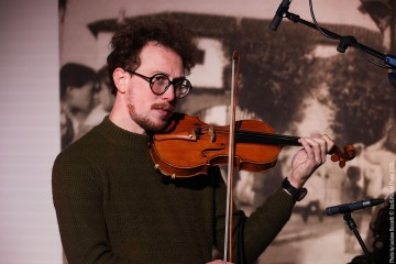 Simona Severini: voice, guitar - Daniele Richiede: violin, viola - Giulio Corini: double bass