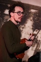 Simona Severini: voice, guitar - Daniele Richiede: violin, viola - Giulio Corini: double bass