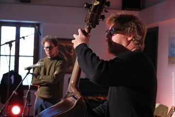 Simona Severini: voice, guitar - Daniele Richiede: violin, viola - Giulio Corini: double bass