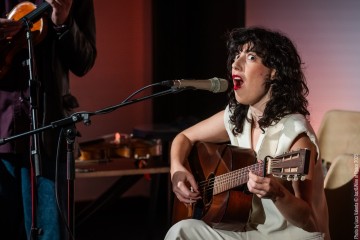Simona Severini: voice, guitar - Daniele Richiede: violin, viola - Giulio Corini: double bass