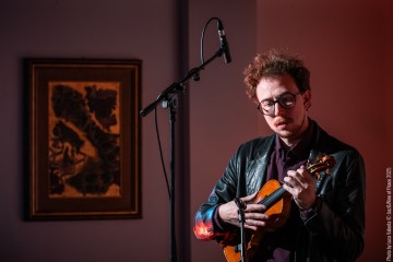 Simona Severini: voice, guitar - Daniele Richiede: violin, viola - Giulio Corini: double bass