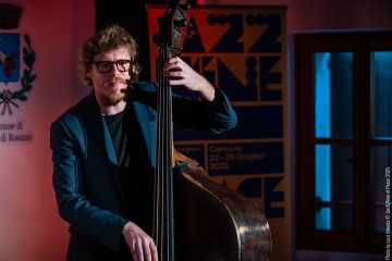 Simona Severini: voice, guitar - Daniele Richiede: violin, viola - Giulio Corini: double bass