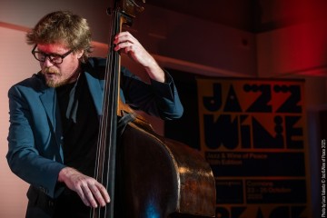 Simona Severini: voice, guitar - Daniele Richiede: violin, viola - Giulio Corini: double bass