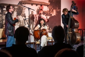Simona Severini: voice, guitar - Daniele Richiede: violin, viola - Giulio Corini: double bass