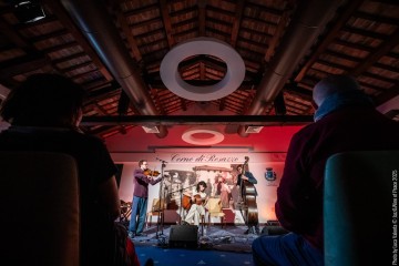 Simona Severini: voice, guitar - Daniele Richiede: violin, viola - Giulio Corini: double bass