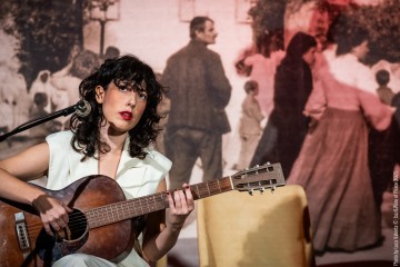 Simona Severini: voice, guitar - Daniele Richiede: violin, viola - Giulio Corini: double bass