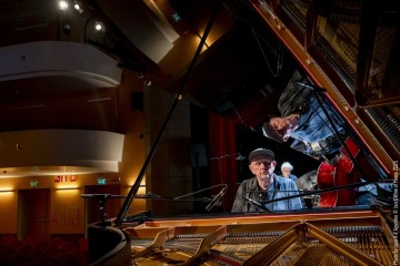 Chris Abrahams: piano - Lloyd Swanton: double bass - Tony Buck: drums