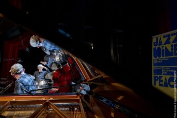 Chris Abrahams: piano - Lloyd Swanton: double bass - Tony Buck: drums