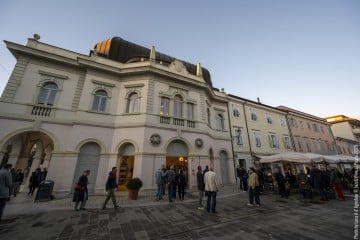 Chris Abrahams: piano - Lloyd Swanton: double bass - Tony Buck: drums