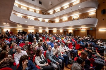 Chris Abrahams: piano - Lloyd Swanton: double bass - Tony Buck: drums