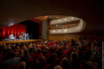 Chris Abrahams: piano - Lloyd Swanton: double bass - Tony Buck: drums