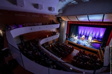 Chris Abrahams: piano - Lloyd Swanton: double bass - Tony Buck: drums