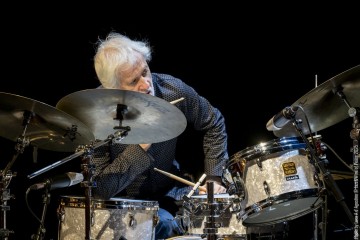 Chris Abrahams: piano - Lloyd Swanton: double bass - Tony Buck: drums