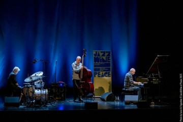 Chris Abrahams: piano - Lloyd Swanton: double bass - Tony Buck: drums