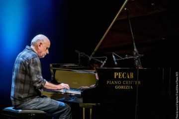 Chris Abrahams: piano - Lloyd Swanton: double bass - Tony Buck: drums