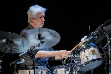 Chris Abrahams: piano - Lloyd Swanton: double bass - Tony Buck: drums