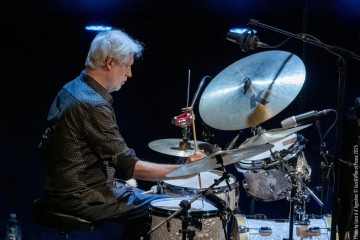 Chris Abrahams: piano - Lloyd Swanton: double bass - Tony Buck: drums