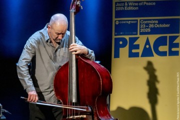 Chris Abrahams: piano - Lloyd Swanton: double bass - Tony Buck: drums