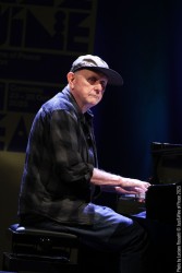 Chris Abrahams: piano - Lloyd Swanton: double bass - Tony Buck: drums