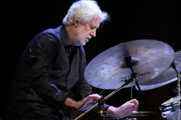 Chris Abrahams: piano - Lloyd Swanton: double bass - Tony Buck: drums