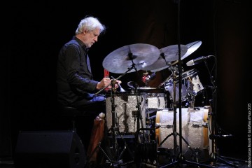 Chris Abrahams: piano - Lloyd Swanton: double bass - Tony Buck: drums