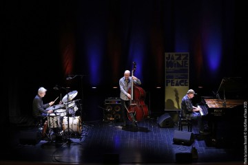 Chris Abrahams: piano - Lloyd Swanton: double bass - Tony Buck: drums