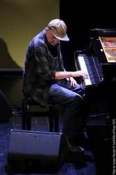 Chris Abrahams: piano - Lloyd Swanton: double bass - Tony Buck: drums