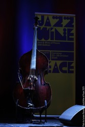 Chris Abrahams: piano - Lloyd Swanton: double bass - Tony Buck: drums