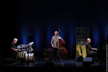 Chris Abrahams: piano - Lloyd Swanton: double bass - Tony Buck: drums